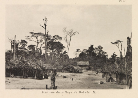 View of a street in Bokula, Une rue du village de Bokula II, page, photomechanical print, number: