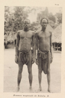Hommes mogwandi de Bokula II, Portrait of two men from the Ngbandi at Bokula, page, photomechanical