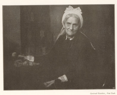 Portrait of an unknown old woman, page, photomechanical print, photographer: Gertrude Käsebier,