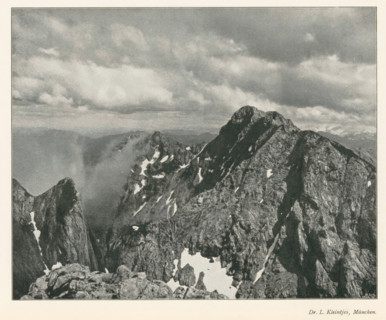 Mountain landscape, page, photomechanical print, photographer: LL Kleintjes, cliché maker: