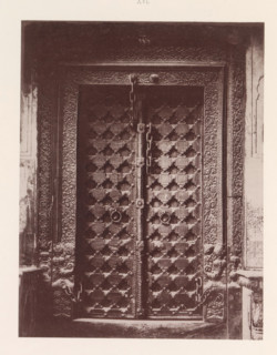 Door of a house in Multan, Punjab, Pakistan, page, photomechanical print, number: 'XVI.', title: