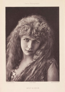 Melle Bignon, Portrait of Louise Bignon, page, photomechanical print, photographer: Félix Nadar,