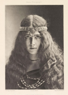 Portrait of Cléo de Mérode, Melle de Mérode de l'Opéra, page, photomechanical print, photographer: