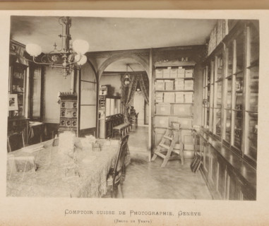 Comptoir suisse de photographie - Salon de Yente, Interior of a Swiss photography shop, page,
