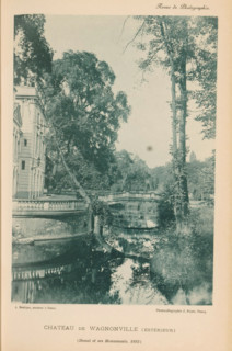 Château de Wagonville (Extérieur), View of a country house on the water in Wagonville, page,