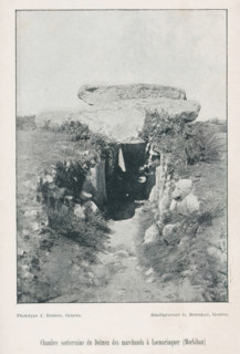Chambre souterraine du Dolmen des marchands à Locmariaquer (Morbihan), View of a dolmen, page,