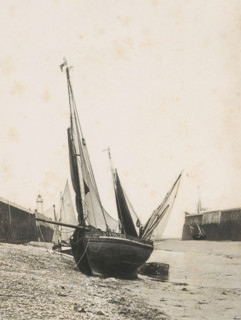 Marée Basse, View of a sailboat stranded at low tide, page, photomechanical print, photographer: