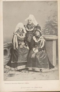 Costumes de Bavière (Basse-Franconie), Portrait of three unknown women in Bavarian costumes, page,