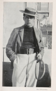 Portrait of an unknown man with a tennis racket, page, photomechanical print, monogram: 'C. Cie',