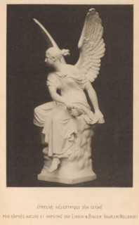 View of a statue of an angel with a wreath in his hand, photograph, page, inscription: 'Épreuve