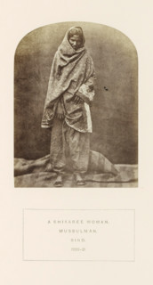 Portrait of an unknown huntress with a headscarf from Sindh, Pakistan, photograph, page, number: '
