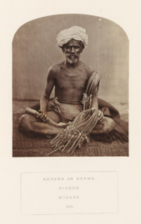 Portrait of an unknown man from the Korama community with a rope used to make a basket or a mat,
