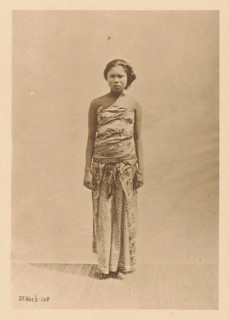 Bali woman from the 4th Caste. (Soendra's), Portrait of an unknown woman, page, photomechanical