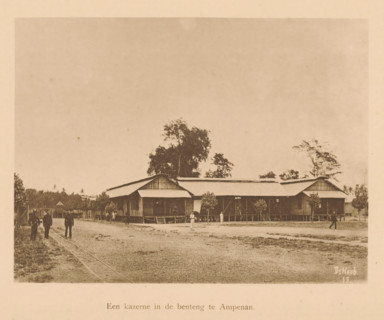 View of a barracks in Ampenan, A barracks in the benteng in Ampenan, page, photomechanical print,