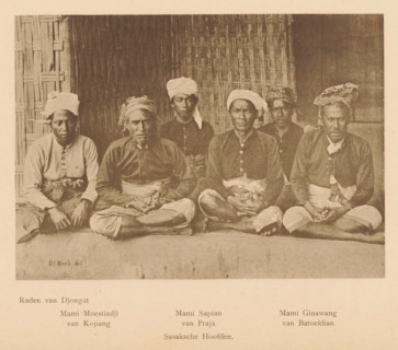 Portrait of six men including Raden van Djongat, Mami Moestiadji van Kopang, Mami Sapian van Praja