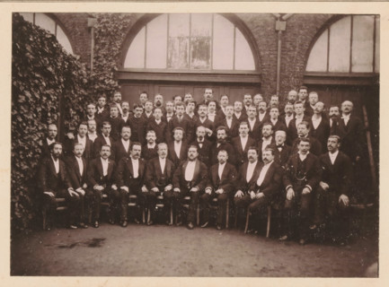 L'Orchestre, de la Société des Concerts Popculaires de Lille, Group portrait of the orchestra of