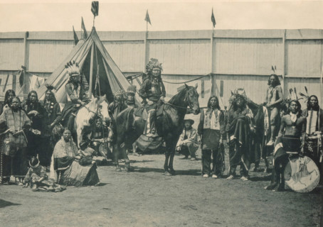 Types Guérriers de la Troupe de Pawnee Bill, Members of Pawnee Bill's group at the Antwerp World