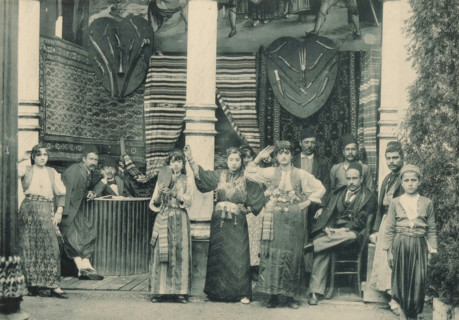 Syrie, Groupe de Danseuses, Group of dancers in the Syrian part of the Antwerp World Exhibition in