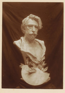 Bust of Willem Linnig, photograph, page, photographer: Alexandre van Antro, c. 1891 - in or before