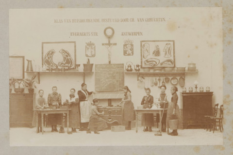 View of a home economics class, photograph, page, Antwerp, c. 1888 - in or before 1893,
