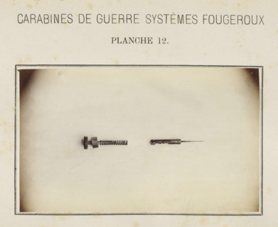 Two parts of the safety catch of a rifle, photograph, page, inscription: 'Carabines de guerres