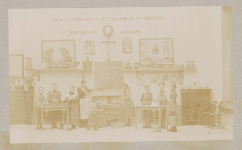 View of a home economics class, photograph, page, Antwerp, c. 1888 - in or before 1893,