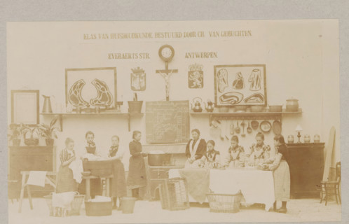 View of a home economics class, photograph, page, Antwerp, c. 1888 - in or before 1893,