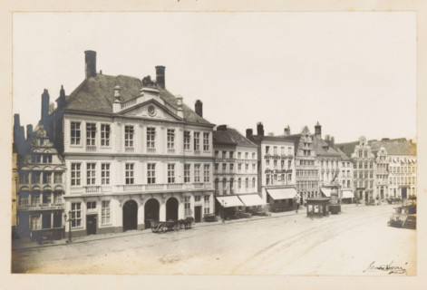 View of the Warehouse on the Korenmarkt in Ghent, photograph, page, annotation: 'Le 'Packhuys'