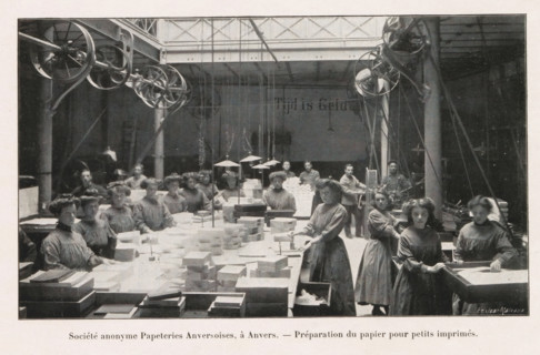 Société anonyme Papeteries Anversoises, à Duffel. - Vue d'une machine continuation à fabriquer le