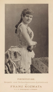 Portrait of an unknown woman, page, photomechanical print, inscription: 'Porträtstudie, Negativ und