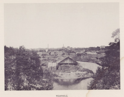 Wood storage facility in a landscape, Wärtsilä, page, photomechanical print, photographer: Impi