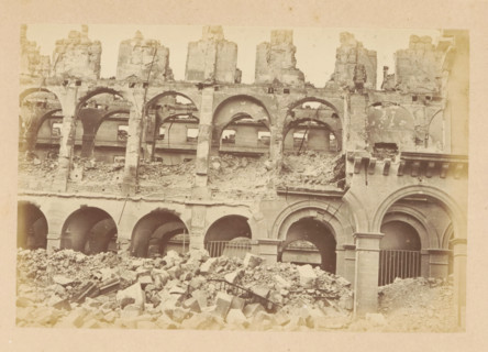 Ministère des finances, View of a destroyed Ministry of Finance, photograph, page, 1871,