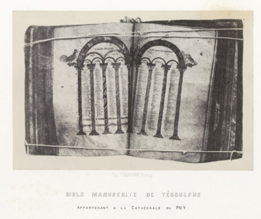 Bible manuscrite de Téodulphe, Bible from the cathedral of Le Puy-en-Velay, photograph, page,