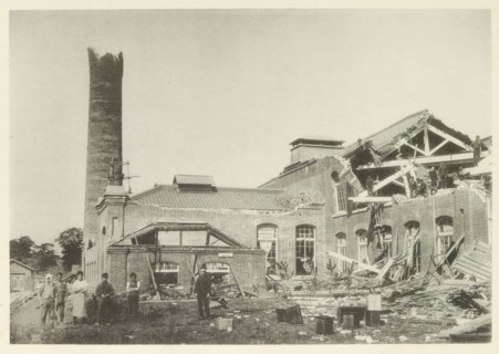 Collapsed cotton mill in Nagoya, page, photomechanical print, Nagoya, cliché maker: Kazumasa Ogawa,