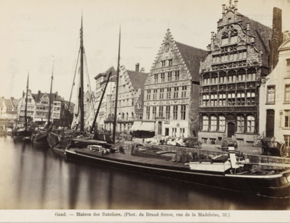 Gand - Maison des Bateliers, Portrait and a cityscape in Ghent, photograph, page, Above a portrait