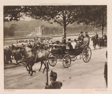 Carriage with Tsar Nicholas II of Russia and Tsarina Alexandra Feodorovna near Versailles, Sur la