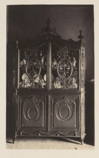 Cupboard in the house of Antonin Terme with statues and plates, photograph, page, Liège, c. 1880 -