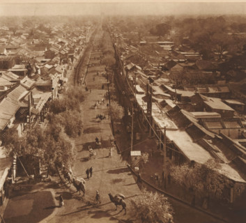 Street view in Beijing, page, photomechanical print, photographer: Donald Mennie, Beijing, cliché