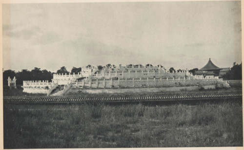 Altar of Heaven in Beijing, page, photomechanical print, photographer: Donald Mennie, Beijing,