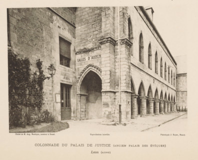 Colonnade du Palais de Justice (Ancien Palais des Évêques), View of a colonnade of the courthouse
