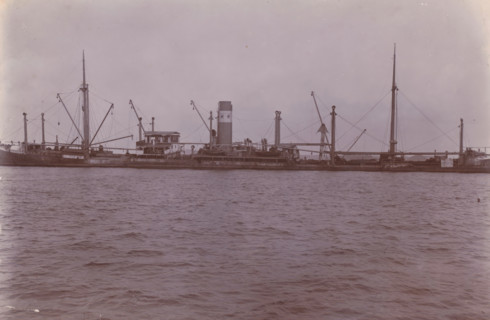 Image of SS Altenburg in Singapore, Belawan Ocean Harbor, photograph, The ship SS Altenburg in