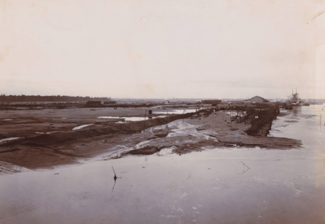 Overview of sand loading, Belawan Ocean Port, photograph, View of the reclaimed land. Numbered: 180