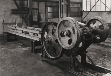 Ampas press, photograph, intended for an unknown sugar factory. Part of the binder containing