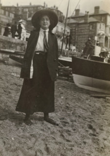 Else Wachenheimer-Moos with a hat in front of a boat on the beach, Bexhill-on-Sea, 1913,