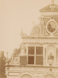 Facade of Friesestraat 9 in Coevorden, photograph, annotation: '18', annotation: 'Coevorden',