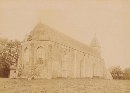 North side of the Church of Vlagtwedde, photograph, annotation: 'Vlagtwedde, north side NH church,