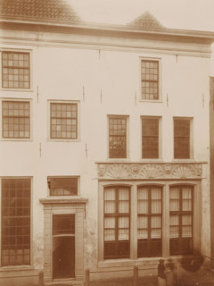 Façade of the Buiten-Proveniershuis in Kampen, photograph, annotation: 'Kampen, The