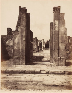 Entrée maison Pansa (Edile) ordre ionique fouillés 1823, Remains of the Casa di Pansa in Pompeii,