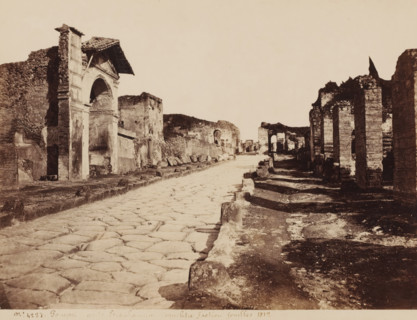 View of the Porta Ercolano in Pompeii, Italy, Porte Erculaneum faction fouillés 1812, Pompei,