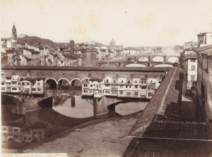 View of the Arno and the Ponte Vecchio in Florence, Italy, Panorama da Ponte vechio. (Firenze),